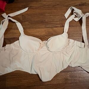 Brand Unknown, Size B, beige color.